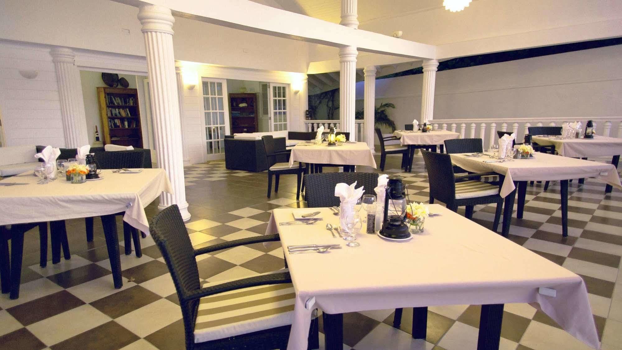 Davids Beach Hotel Clifton Екстериор снимка
