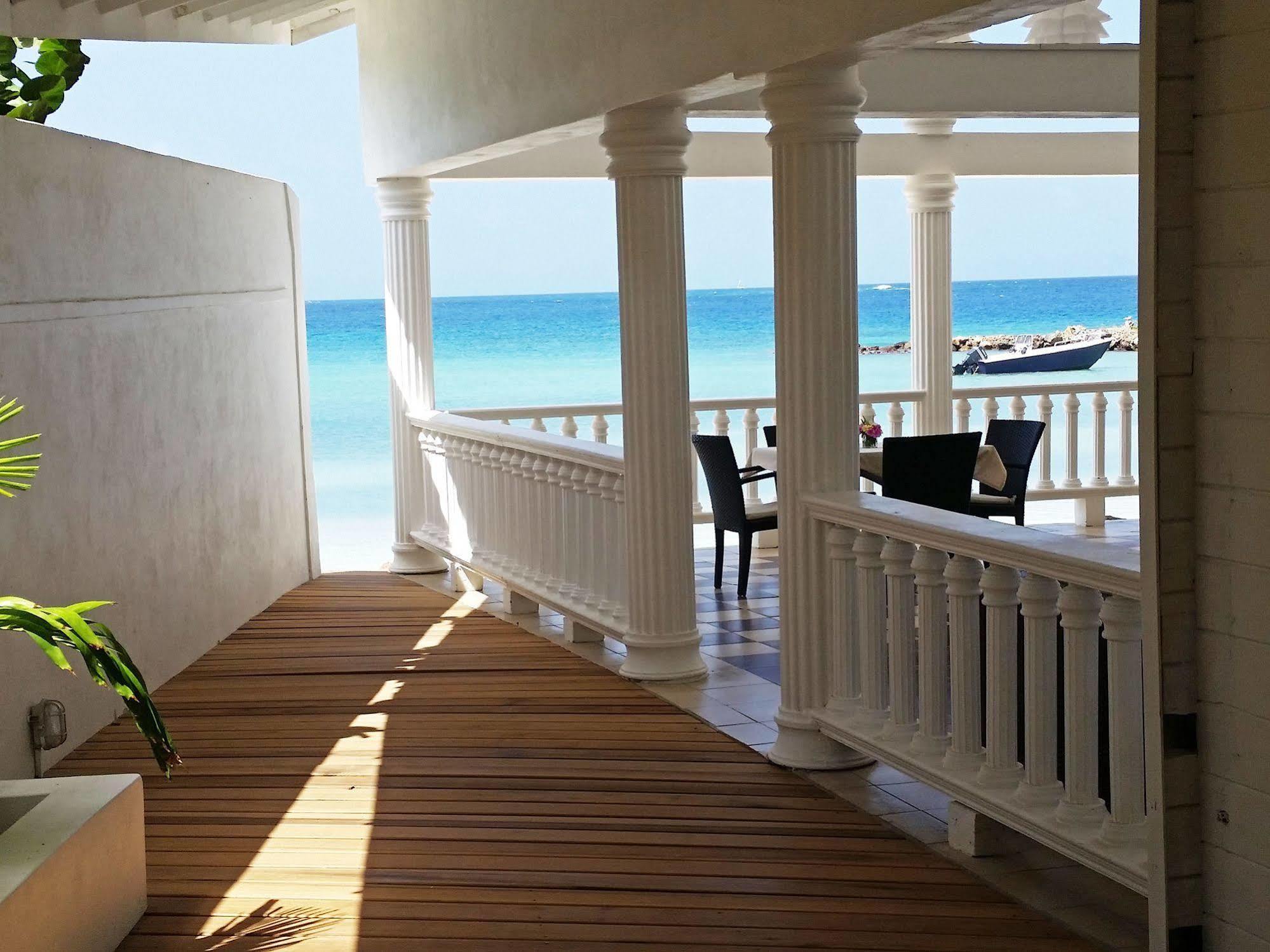 Davids Beach Hotel Clifton Екстериор снимка